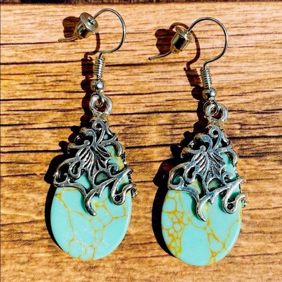 Queen Bee Boutique Jewelry - 🆕Sterling Silver- Synthetic Turquoise Drop Earrings